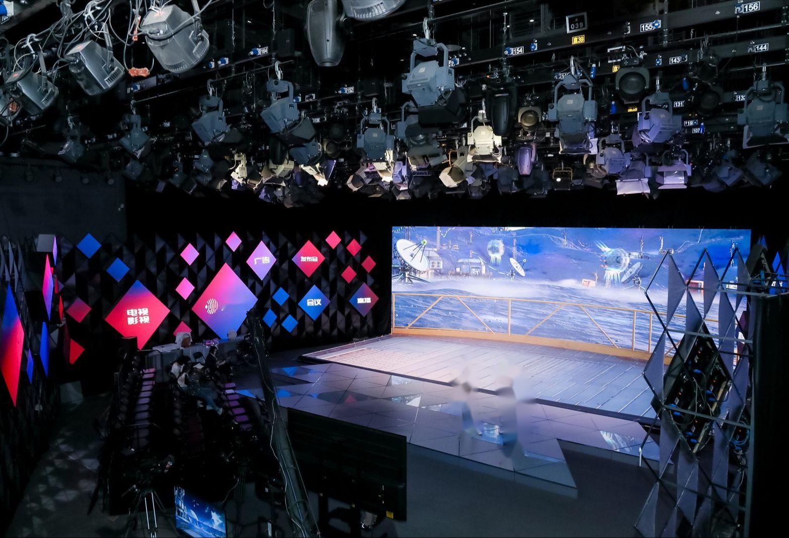 虚拟现实技术赋能电视节目制作 i艺数凤凰中心虚拟现实演播厅的创新实践